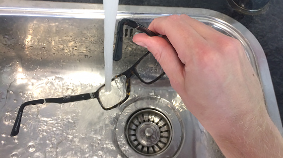 how to clean glasses