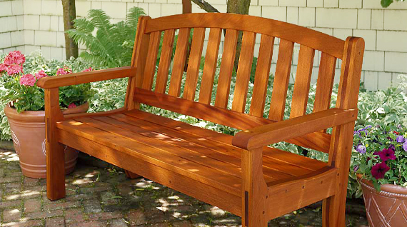 traitement d’une table en bois d’extérieur