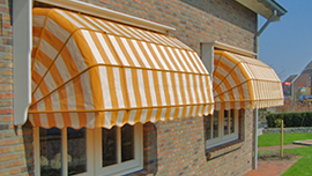 Zonneschermen/ parasols/ tenten