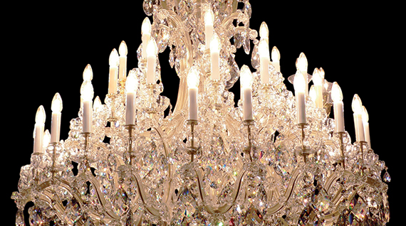 Chandelier 4 Tips For A Sparkling Result, How To Clean A Chandelier You Can Reach