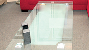 Tables et meubles de verre