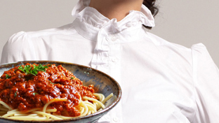 How to remove a tomato sauce stain